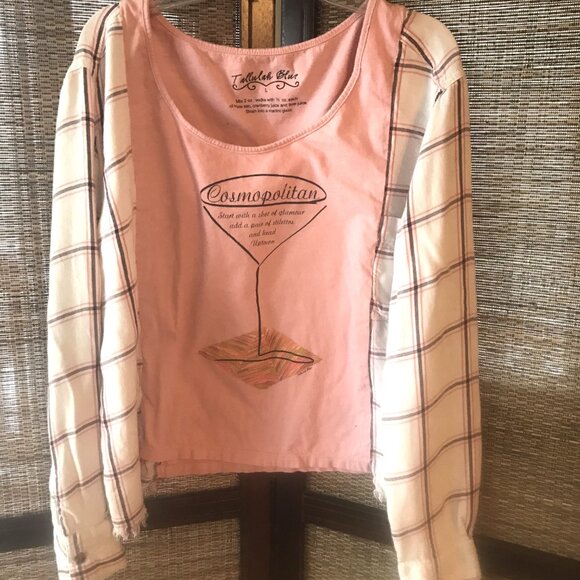 Reworked Flannel Shirt, Size S to M: Upcycled Oversized Cosmopolitan Graphic Tee - Picture 10 of 12